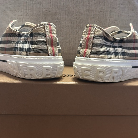 Burberry Checked Lace-Up Sneakers Low Top - Picture 6 of 9